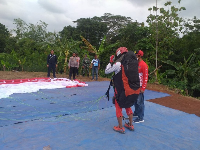 Ilustrasi Bukit Pasir Selawe Segera Jadi Wisata Paralayang