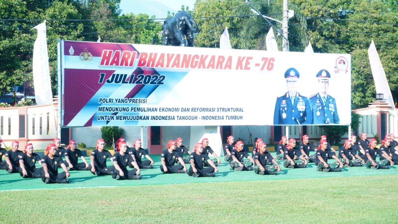 Ilustrasi Hadiri Peringatan HUT Bhayangkara ke-76